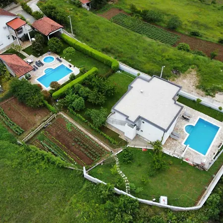 Sunny With Swimming Pool Lägenhet