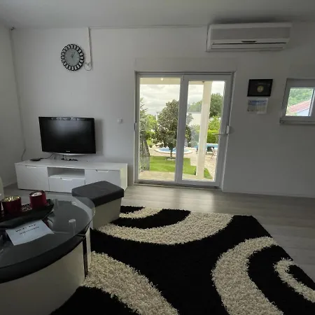 Lägenhet Sunny With Swimming Pool *