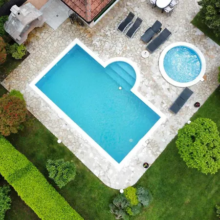 Sunny With Swimming Pool Stolac