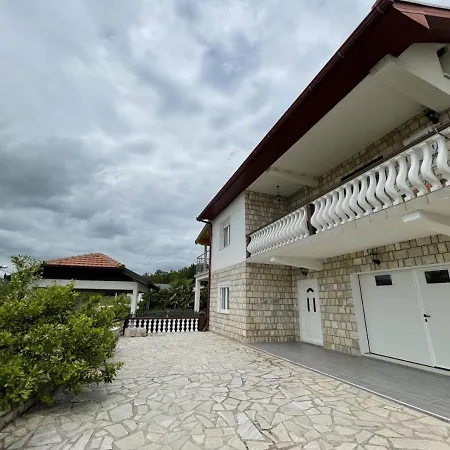 Sunny With Swimming Pool Апартаменты Stolac