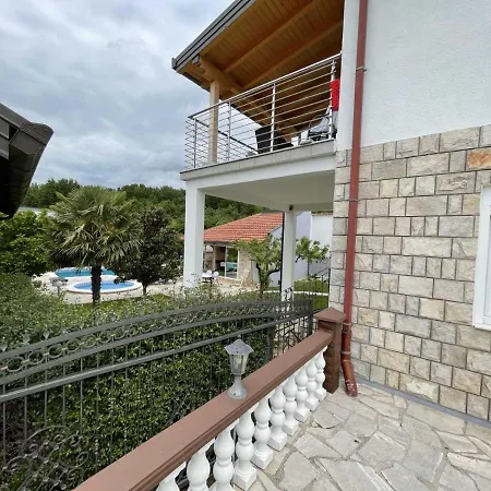 Sunny With Swimming Pool Апартаменты