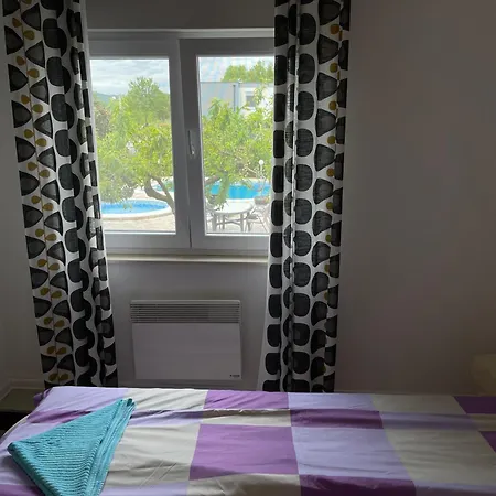 Lägenhet Sunny With Swimming Pool