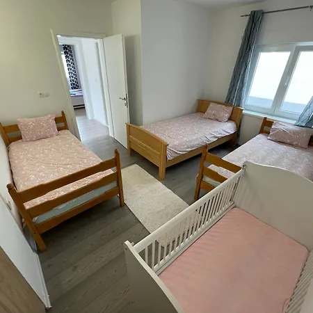 Sunny With Swimming Pool Lägenhet *