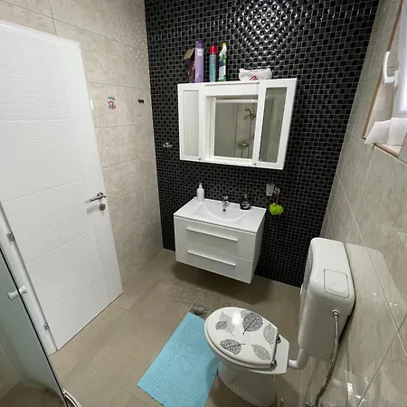 Sunny With Swimming Pool *