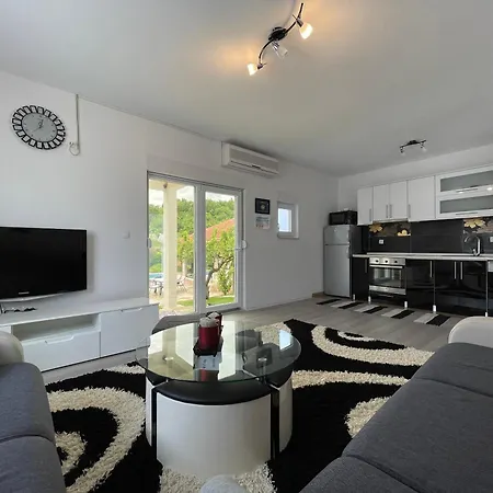 Sunny With Swimming Pool Stolac