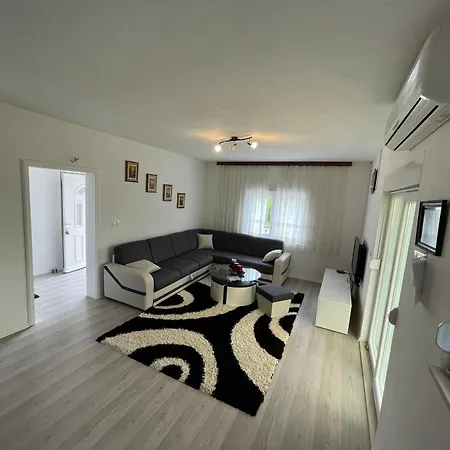 Sunny With Swimming Pool Lägenhet Stolac