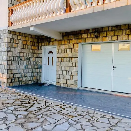 Sunny With Swimming Pool *